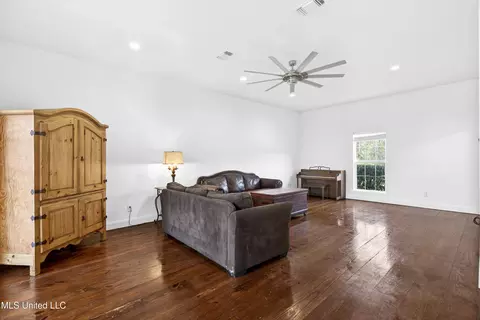 Living - 6730 Alewa Pl, Diamondhead, MS 39525 photo 1 of 5