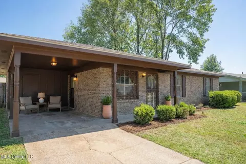 204 Johnson St, Belzoni, MS 39038