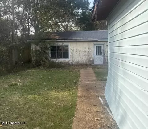 Exterior - 1513 David Dr, Jackson, MS 39204 photo 2 of 2