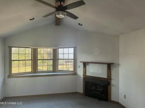 Living - 198 Lorman Ln, Madison, MS 39110 photo 2 of 5
