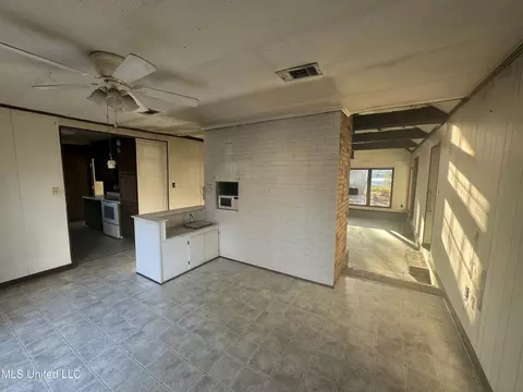 Living - 198 Lorman Ln, Madison, MS 39110 photo 4 of 5
