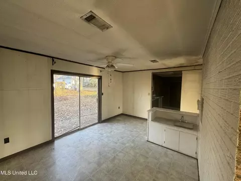 Living - 198 Lorman Ln, Madison, MS 39110 photo 5 of 5