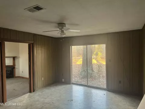 Living - 198 Lorman Ln, Madison, MS 39110 photo 1 of 5
