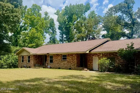 824 Northwest Ave, Mccomb, MS 39648