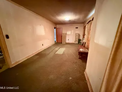 Living - 108 Lucas St, Brookhaven, MS 39601 photo 2 of 2