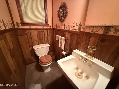 Bath - 108 Lucas St, Brookhaven, MS 39601 photo 2 of 2