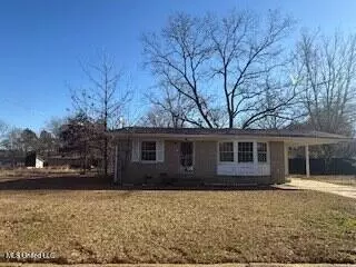 277 Chickasaw St, Holly Springs, MS 38635