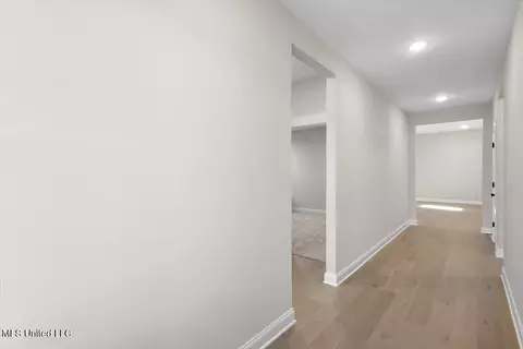Entry Way - 538 Bolivar Dr, Nesbit, MS 38651 photo 2 of 2