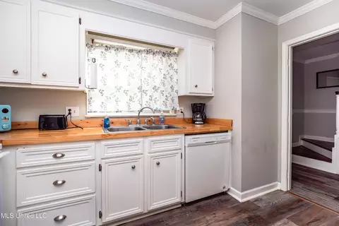 Kitchen - 36 Northtown Rd #B, Jackson, MS 39211 photo 2 of 2