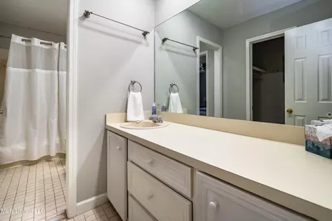 Bath - 36 Northtown Rd #B, Jackson, MS 39211 photo 2 of 3