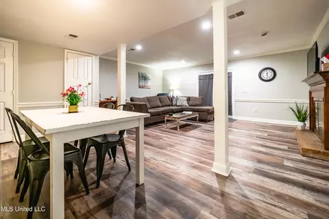 Dining - 36 Northtown Rd #B, Jackson, MS 39211 photo 1 of 2