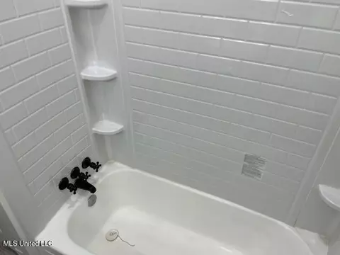 Bath - 1013 Main St, Natchez, MS 39120 photo 2 of 6