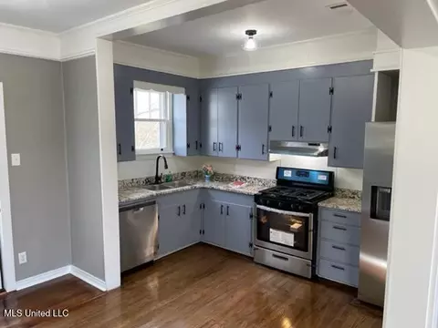 Kitchen - 1013 Main St, Natchez, MS 39120 photo 1 of 3