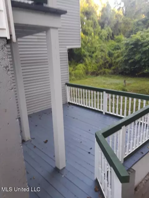 Exterior - 1013 Main St, Natchez, MS 39120 photo 2 of 6