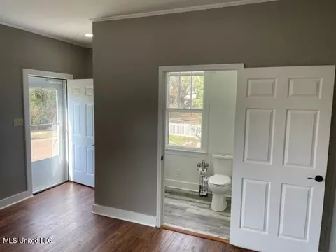 Entry Way - 1013 Main St, Natchez, MS 39120 photo 1 of 5