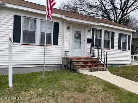 Exterior - 1013 Main St, Natchez, MS 39120 photo 6 of 6
