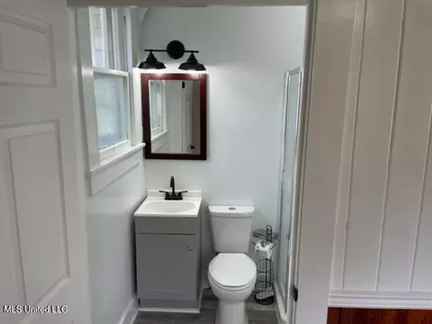 Bath - 1013 Main St, Natchez, MS 39120 photo 3 of 6