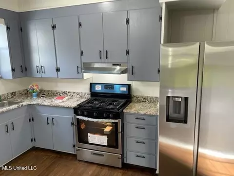 Kitchen - 1013 Main St, Natchez, MS 39120 photo 3 of 3