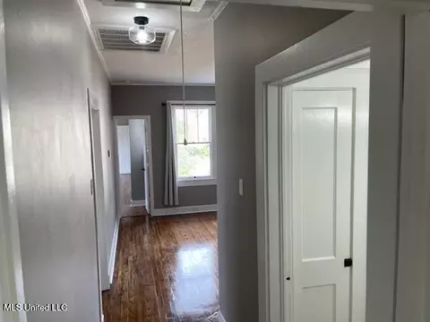 Entry Way - 1013 Main St, Natchez, MS 39120 photo 5 of 5