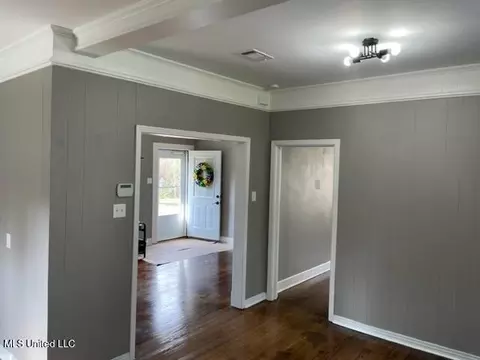 Entry Way - 1013 Main St, Natchez, MS 39120 photo 2 of 5