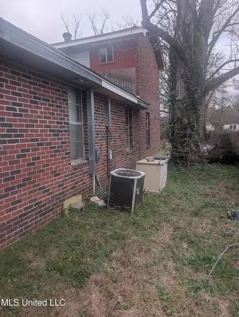 Exterior - 1126 Aberdeen St, Jackson, MS 39209 photo 4 of 5
