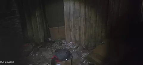 Entry Way - 1126 Aberdeen St, Jackson, MS 39209 photo 3 of 3