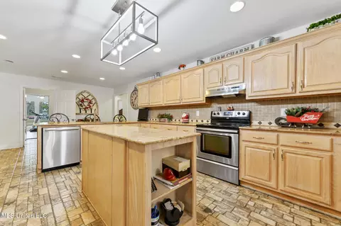 Kitchen - 14449 Pine Ridge Rd, Vancleave, MS 39565 photo 2 of 7