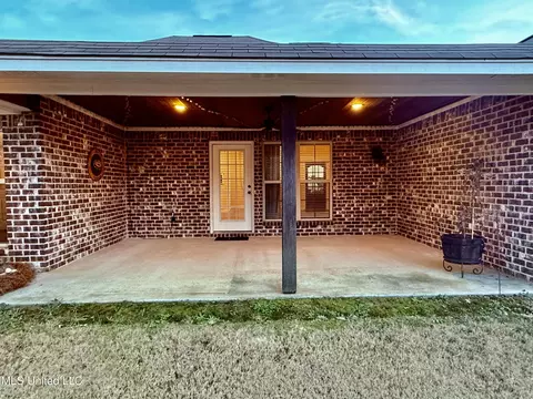 Exterior - 921 Filmore Dr, Brandon, MS 39042 photo 4 of 9