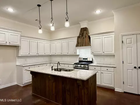 Kitchen - 921 Filmore Dr, Brandon, MS 39042 photo 1 of 5
