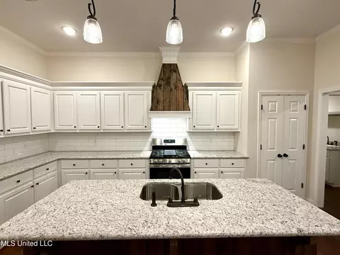 Kitchen - 921 Filmore Dr, Brandon, MS 39042 photo 4 of 5