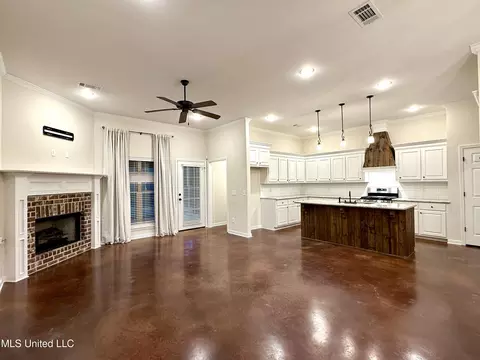 Living - 921 Filmore Dr, Brandon, MS 39042 photo 4 of 4
