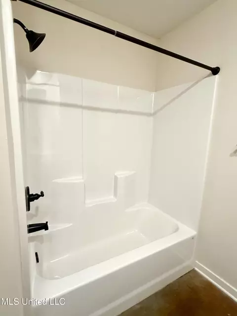 Bath - 921 Filmore Dr, Brandon, MS 39042 photo 7 of 7