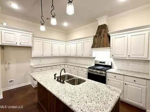 Kitchen - 921 Filmore Dr, Brandon, MS 39042 photo 5 of 5