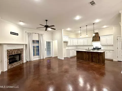 Living - 921 Filmore Dr, Brandon, MS 39042 photo 2 of 4