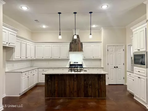 Kitchen - 921 Filmore Dr, Brandon, MS 39042 photo 2 of 5