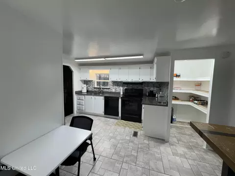 Kitchen - 20261 Fox Ridge Dr, Saucier, MS 39574 photo 4 of 4