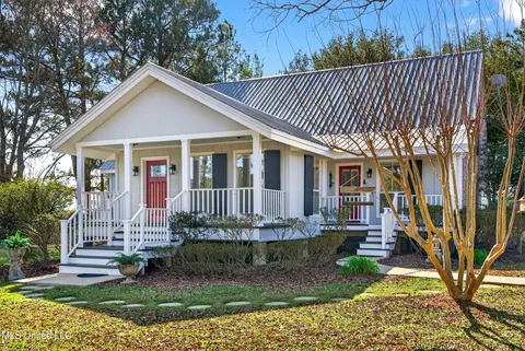 96 View Dr, Poplarville, MS 39470