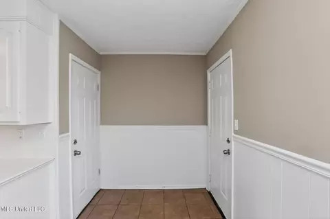 Entry Way - 6603 Lyndon B Johnson Dr, Jackson, MS 39213 photo 2 of 5