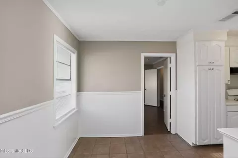 Entry Way - 6603 Lyndon B Johnson Dr, Jackson, MS 39213 photo 5 of 5