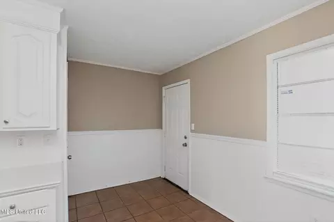 Entry Way - 6603 Lyndon B Johnson Dr, Jackson, MS 39213 photo 1 of 5