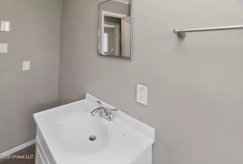Bath - 6603 Lyndon B Johnson Dr, Jackson, MS 39213 photo 1 of 1