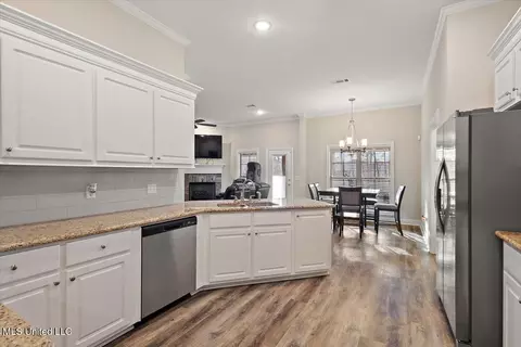 Entry Way - 109 Brunswick Cv, Canton, MS 39046 photo 4 of 6