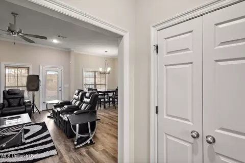 Entry Way - 109 Brunswick Cv, Canton, MS 39046 photo 3 of 6