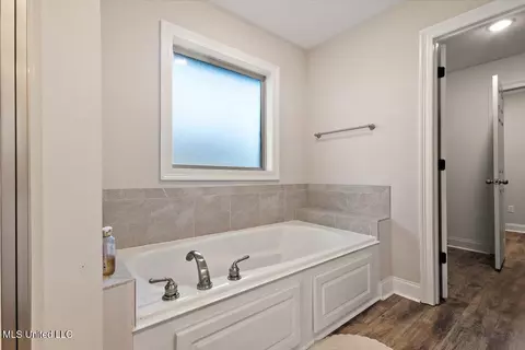 Bath - 109 Brunswick Cv, Canton, MS 39046 photo 3 of 4