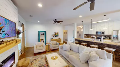 Living - 459 N Classic Dr, Hernando, MS 38632 photo 2 of 2