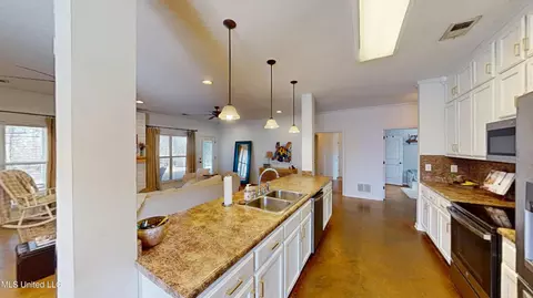 Entry Way - 459 N Classic Dr, Hernando, MS 38632 photo 2 of 2