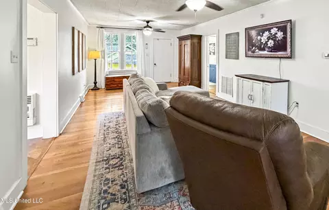 Living - 406 Aston Ave, Mccomb, MS 39648 photo 2 of 5