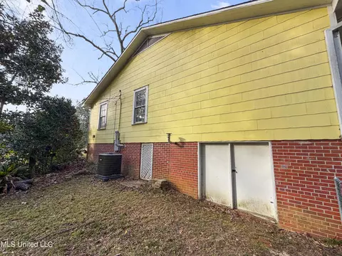 Exterior - 406 Aston Ave, Mccomb, MS 39648 photo 1 of 7