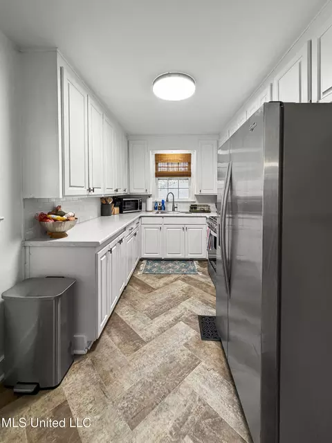 Kitchen - 406 Aston Ave, Mccomb, MS 39648 photo 2 of 3