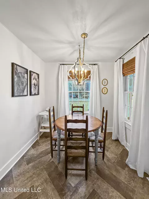 Dining - 406 Aston Ave, Mccomb, MS 39648 photo 1 of 1